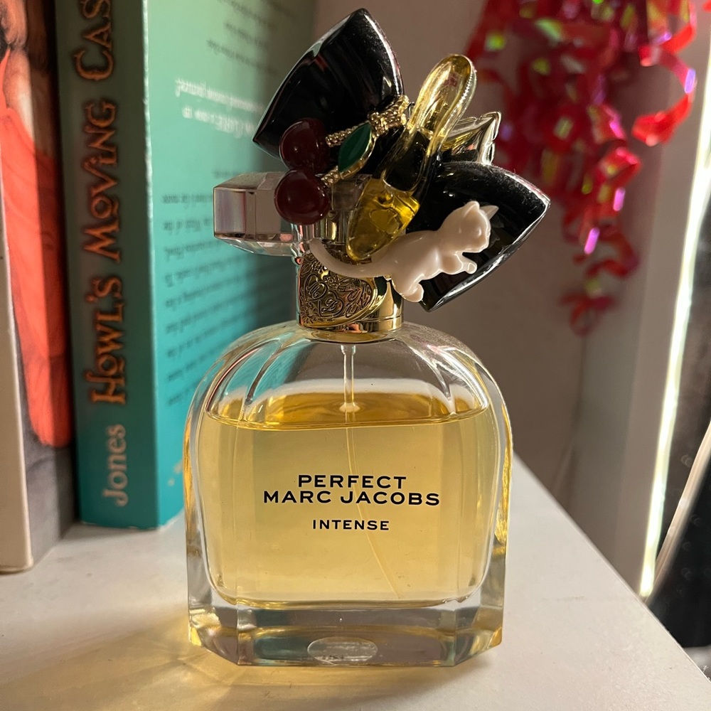 Marc Jacobs Perfume (Intense) 1.6 FL oz